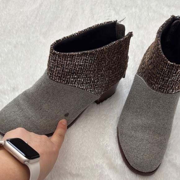 TOMS Stylish Gray and sparkle/metallic Women's Ankle Boots - Picture 6 of 6
